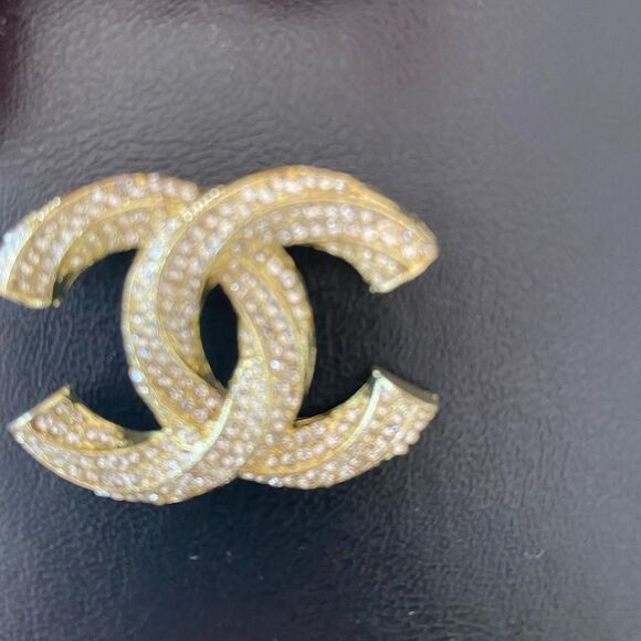 Classic Brooch - Picture 3 of 11